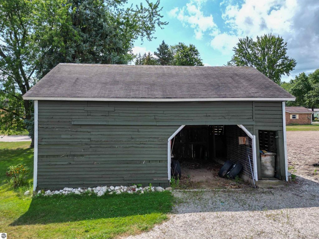 Image 22 of property listing at 364 S Chippewa Street, Shepherd, MI 48883