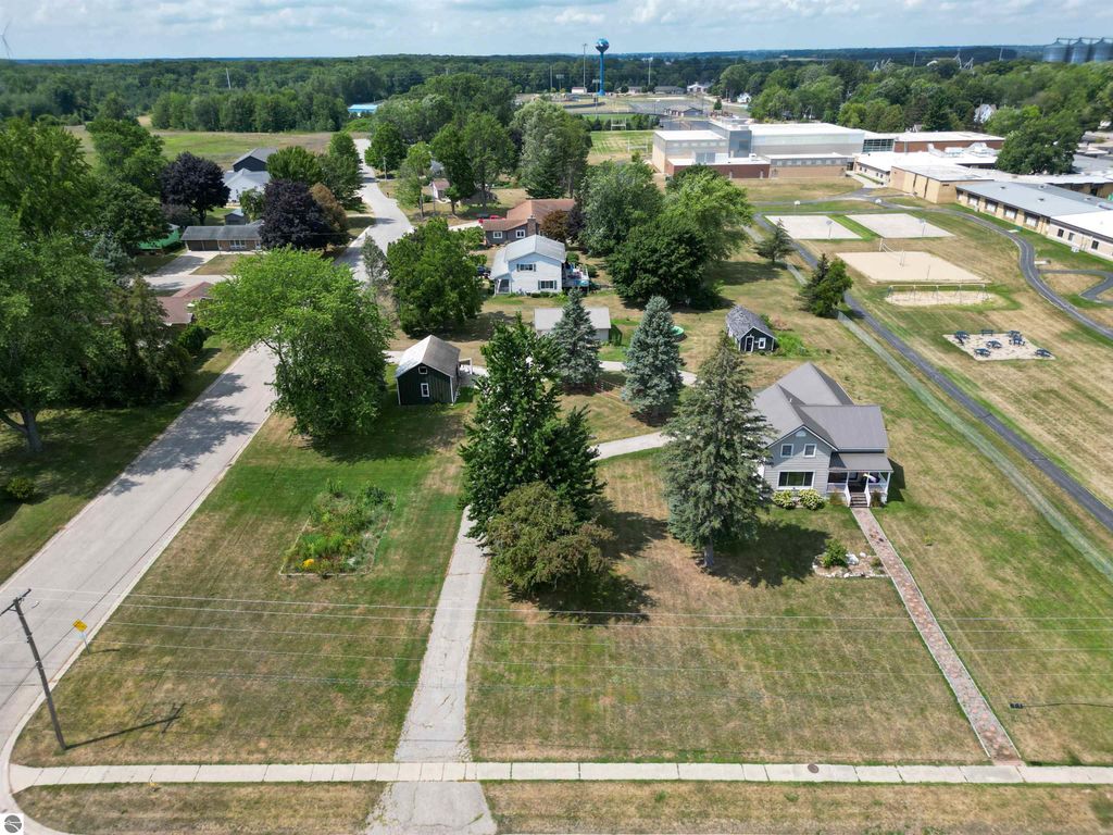 Image 23 of property listing at 364 S Chippewa Street, Shepherd, MI 48883