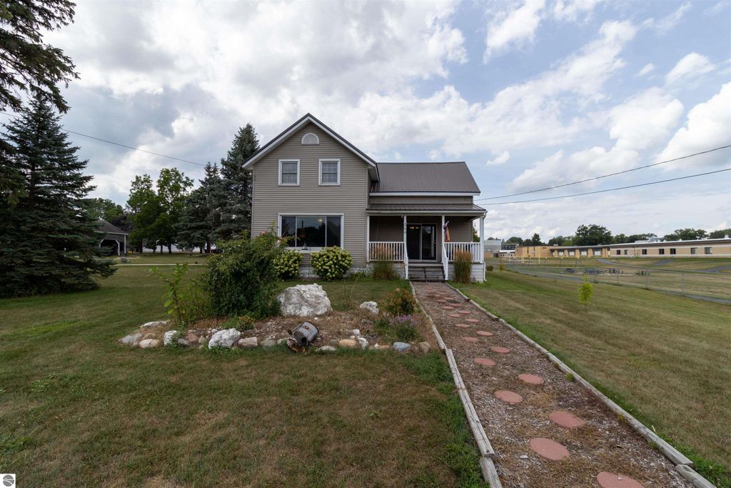 Image 27 of property listing at 364 S Chippewa Street, Shepherd, MI 48883