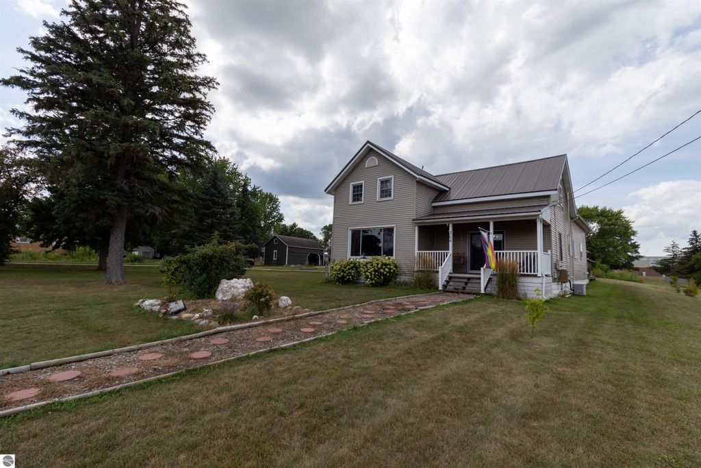 Image 28 of property listing at 364 S Chippewa Street, Shepherd, MI 48883