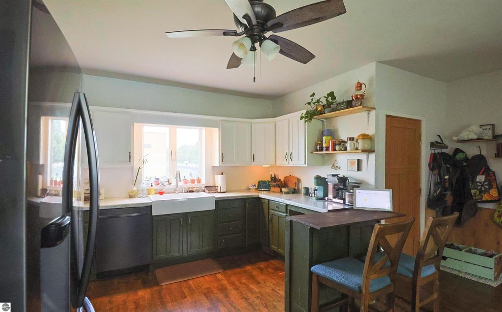 Image 8 of property listing at 364 S Chippewa Street, Shepherd, MI 48883