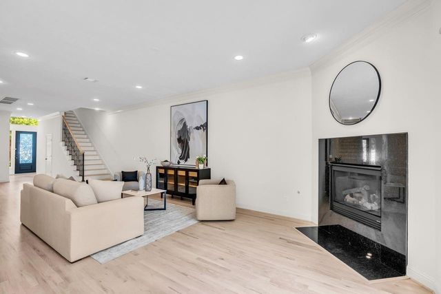 5329 Mcculloch Circle, Houston, TX 77056