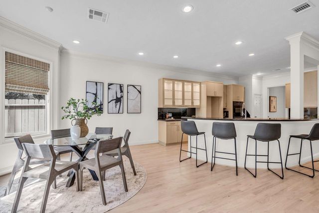 5329 Mcculloch Circle, Houston, TX 77056