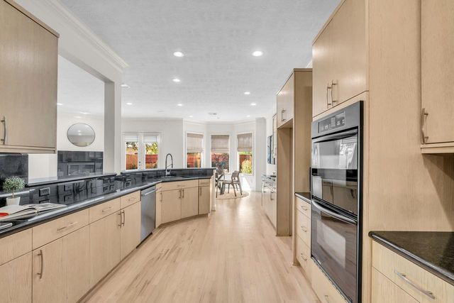 5329 Mcculloch Circle, Houston, TX 77056