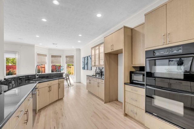 5329 Mcculloch Circle, Houston, TX 77056