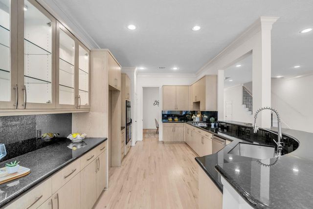 5329 Mcculloch Circle, Houston, TX 77056