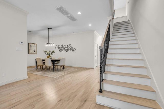 5329 Mcculloch Circle, Houston, TX 77056