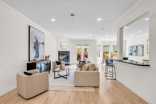 5329 Mcculloch Circle, Houston, TX 77056