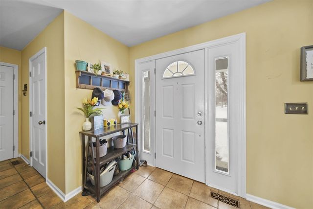 520 Meadowbrook Drive, Adrian, MI 49221