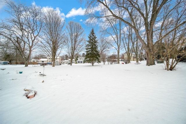 520 Meadowbrook Drive, Adrian, MI 49221