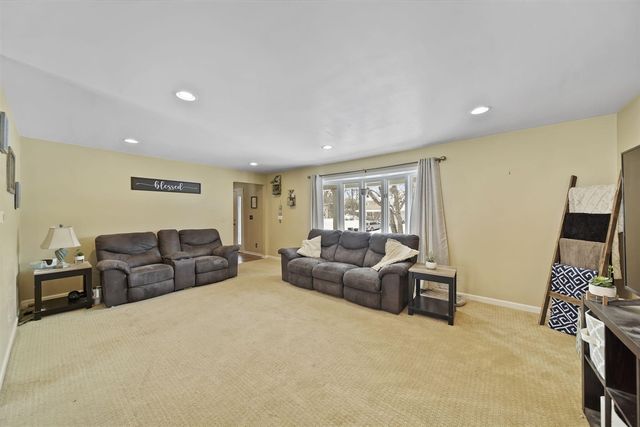 520 Meadowbrook Drive, Adrian, MI 49221