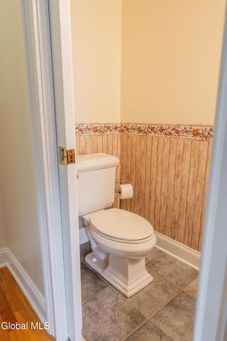 2370 Nott St E, Niskayuna, NY 12309