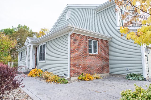 2370 Nott St E, Niskayuna, NY 12309