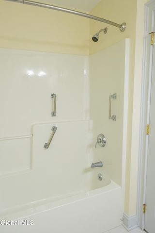 2370 Nott St E, Niskayuna, NY 12309