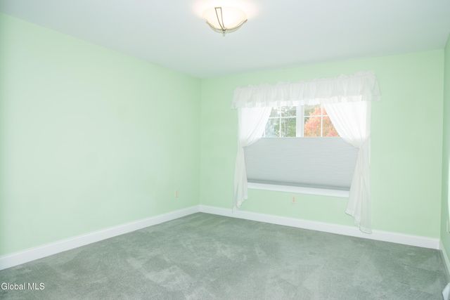 2370 Nott St E, Niskayuna, NY 12309