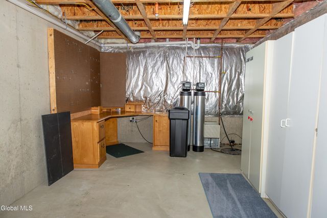 2370 Nott St E, Niskayuna, NY 12309