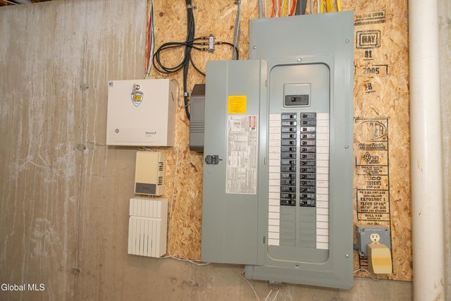 2370 Nott St E, Niskayuna, NY 12309