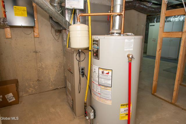 2370 Nott St E, Niskayuna, NY 12309