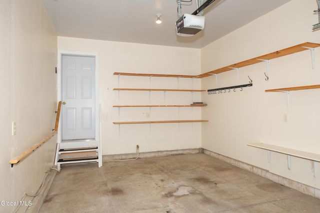 2370 Nott St E, Niskayuna, NY 12309