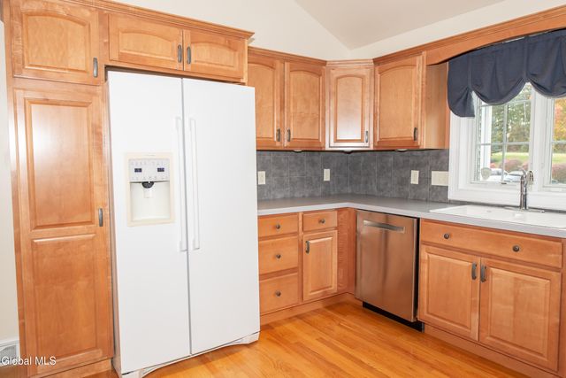 2370 Nott St E, Niskayuna, NY 12309