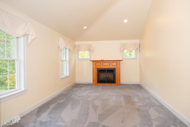 2370 Nott St E, Niskayuna, NY 12309