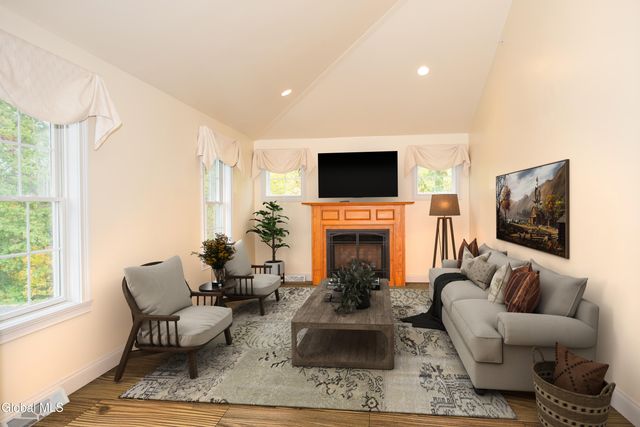 2370 Nott St E, Niskayuna, NY 12309