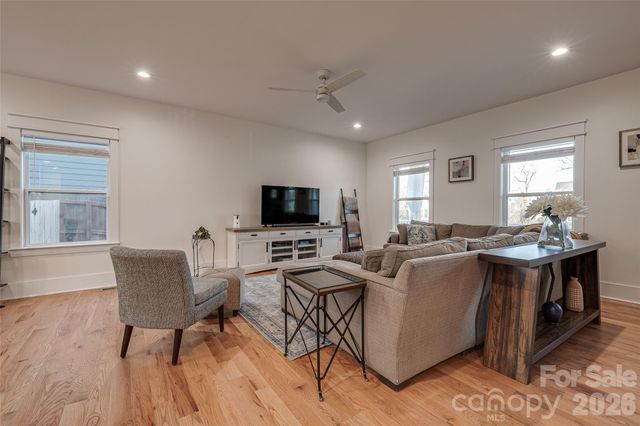 1516 Princess Place, Charlotte, NC 28208