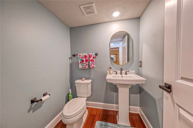 180 Laurel Place Ln, Upper St Clair, PA 15241