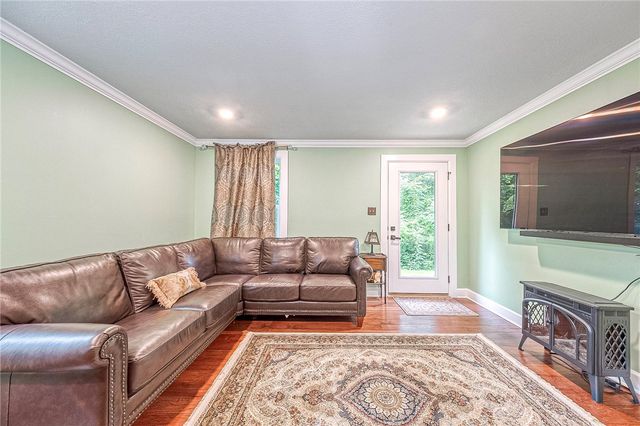 180 Laurel Place Ln, Upper St Clair, PA 15241