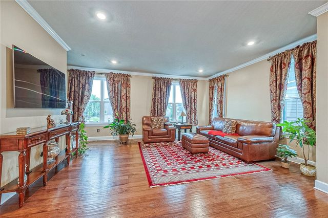 180 Laurel Place Ln, Upper St Clair, PA 15241