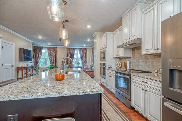 180 Laurel Place Ln, Upper St Clair, PA 15241