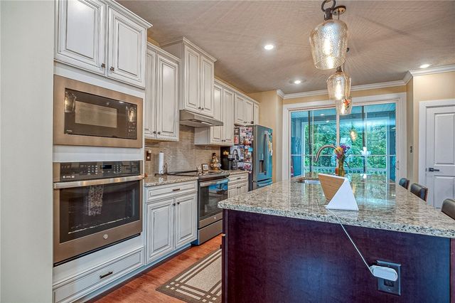 180 Laurel Place Ln, Upper St Clair, PA 15241