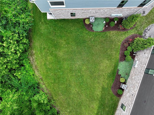 180 Laurel Place Ln, Upper St Clair, PA 15241
