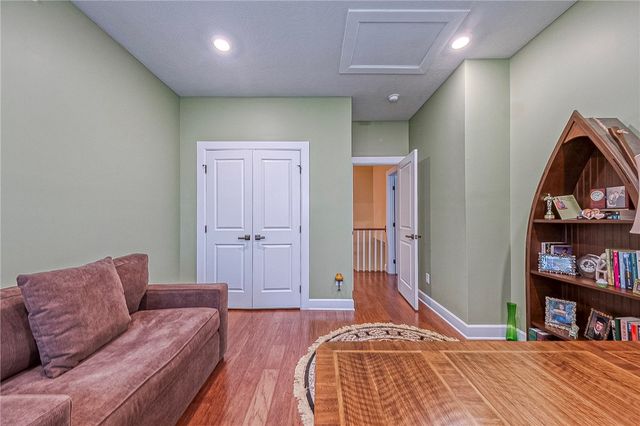 180 Laurel Place Ln, Upper St Clair, PA 15241