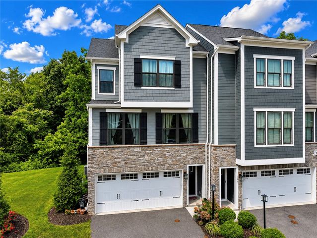180 Laurel Place Ln, Upper St Clair, PA 15241