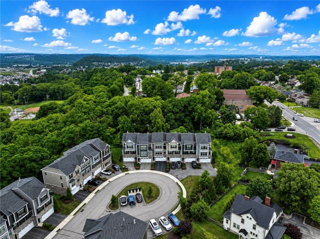 180 Laurel Place Ln, Upper St Clair, PA 15241