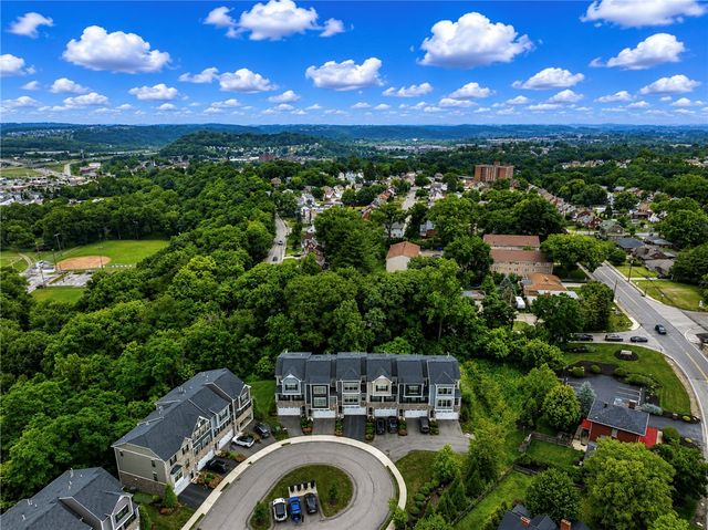 180 Laurel Place Ln, Upper St Clair, PA 15241