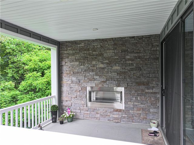 180 Laurel Place Ln, Upper St Clair, PA 15241