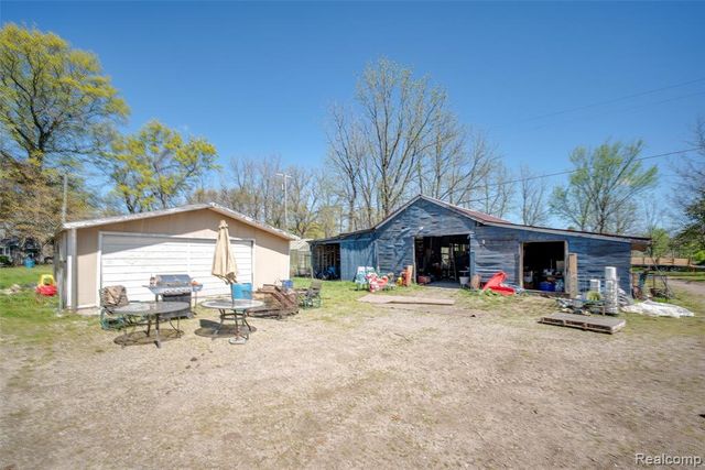 840 W Rose Center Road, Holly, MI 48442