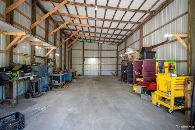 840 W Rose Center Road, Holly, MI 48442
