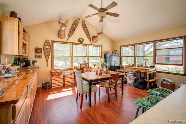 840 W Rose Center Road, Holly, MI 48442