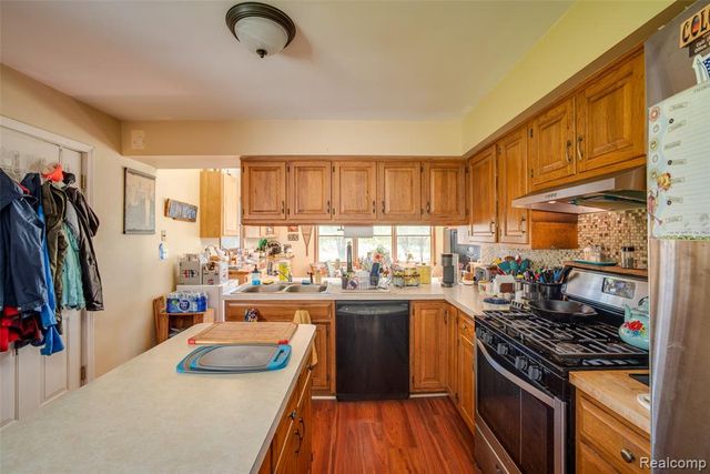 840 W Rose Center Road, Holly, MI 48442