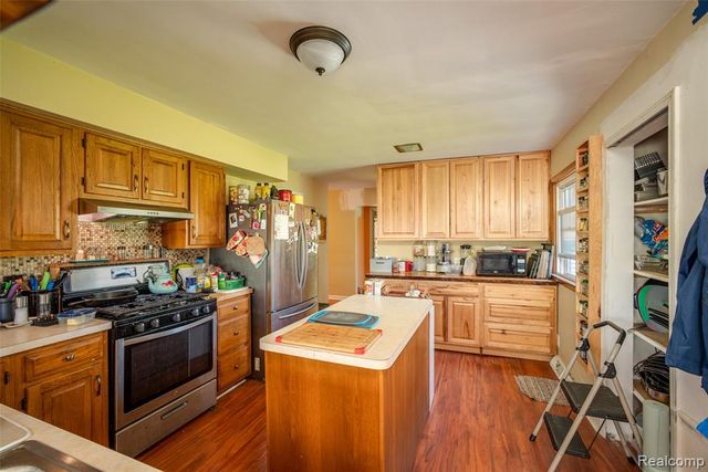 840 W Rose Center Road, Holly, MI 48442