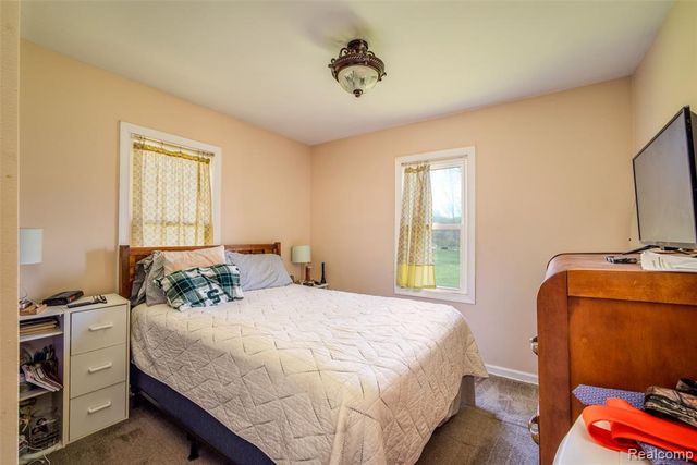 840 W Rose Center Road, Holly, MI 48442