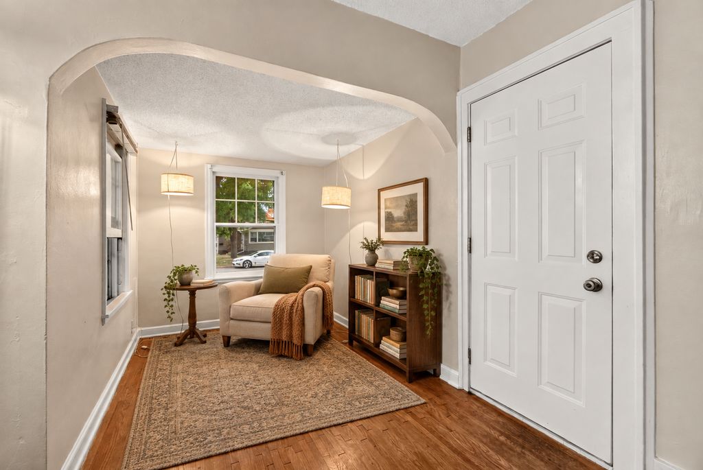 1724 Malvern Street, Lauderdale, MN 55113 — photo 5