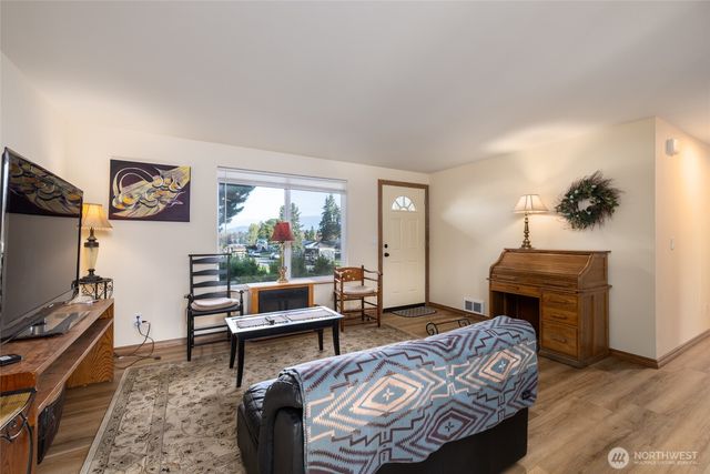 2012 E Belair Drive, Mount Vernon, WA 98273