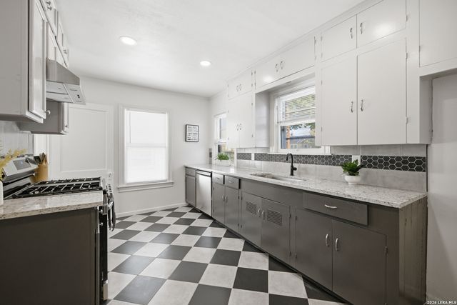 208 Frost, San Antonio, TX 78201