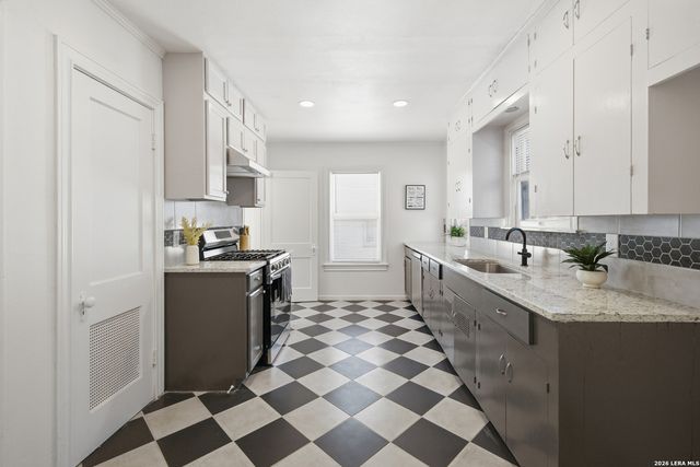 208 Frost, San Antonio, TX 78201