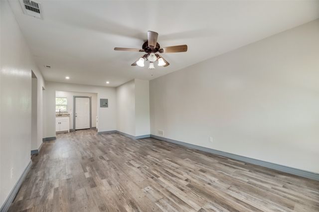 2210 Manor Street, Grand Prairie, TX 75050