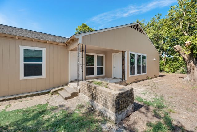 2210 Manor Street, Grand Prairie, TX 75050